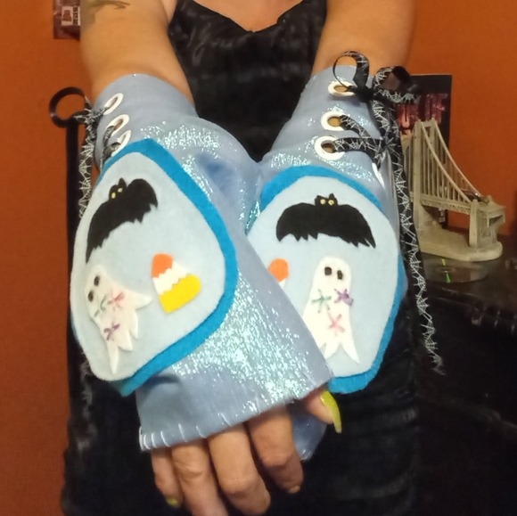 Pastel/iridescent ghostie arm warmers - Picture 3 of 8